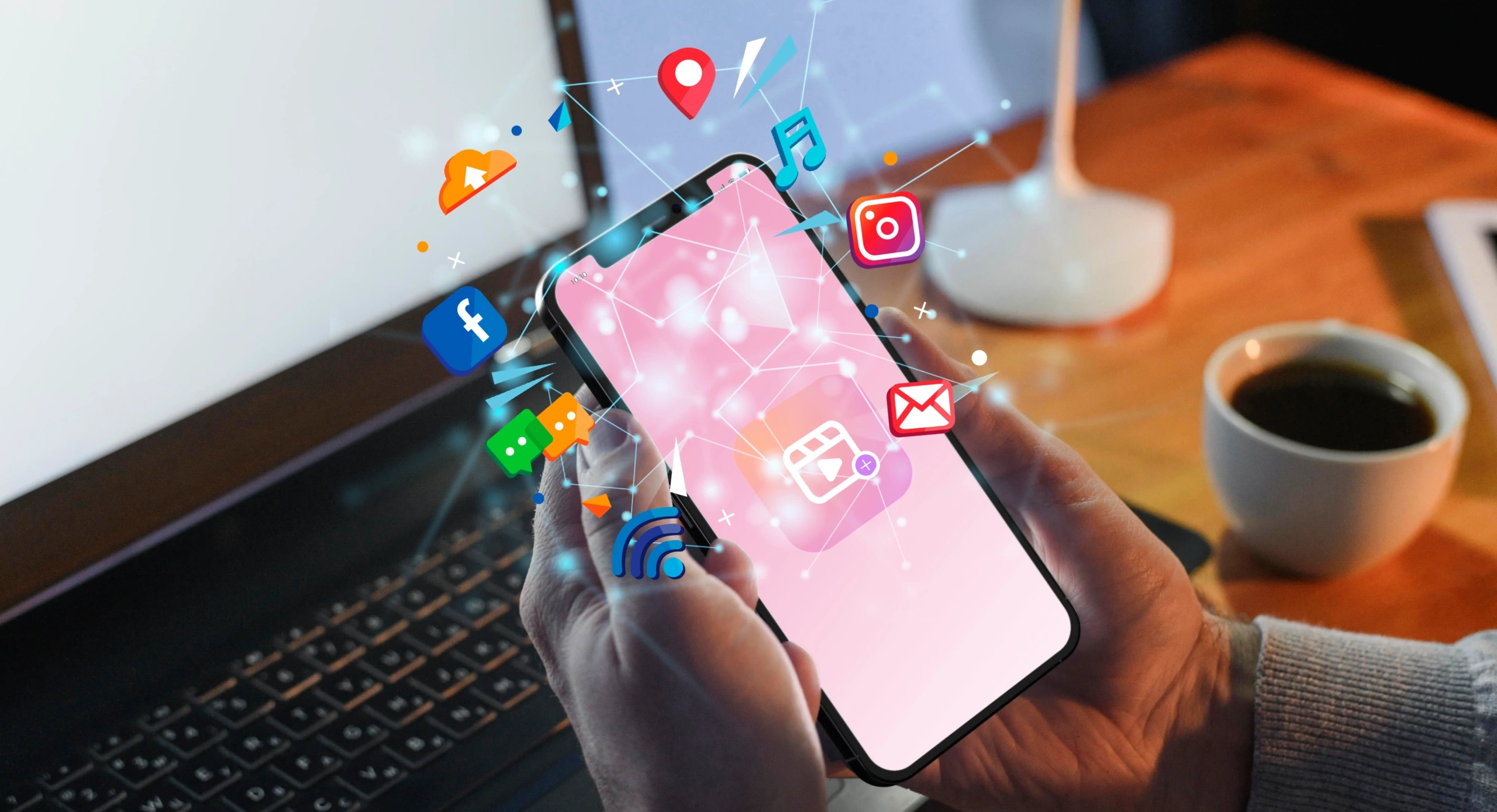 mains-tenant-le-concept-de-medias-sociaux-de-smartphone Réseaux sociaux engagement